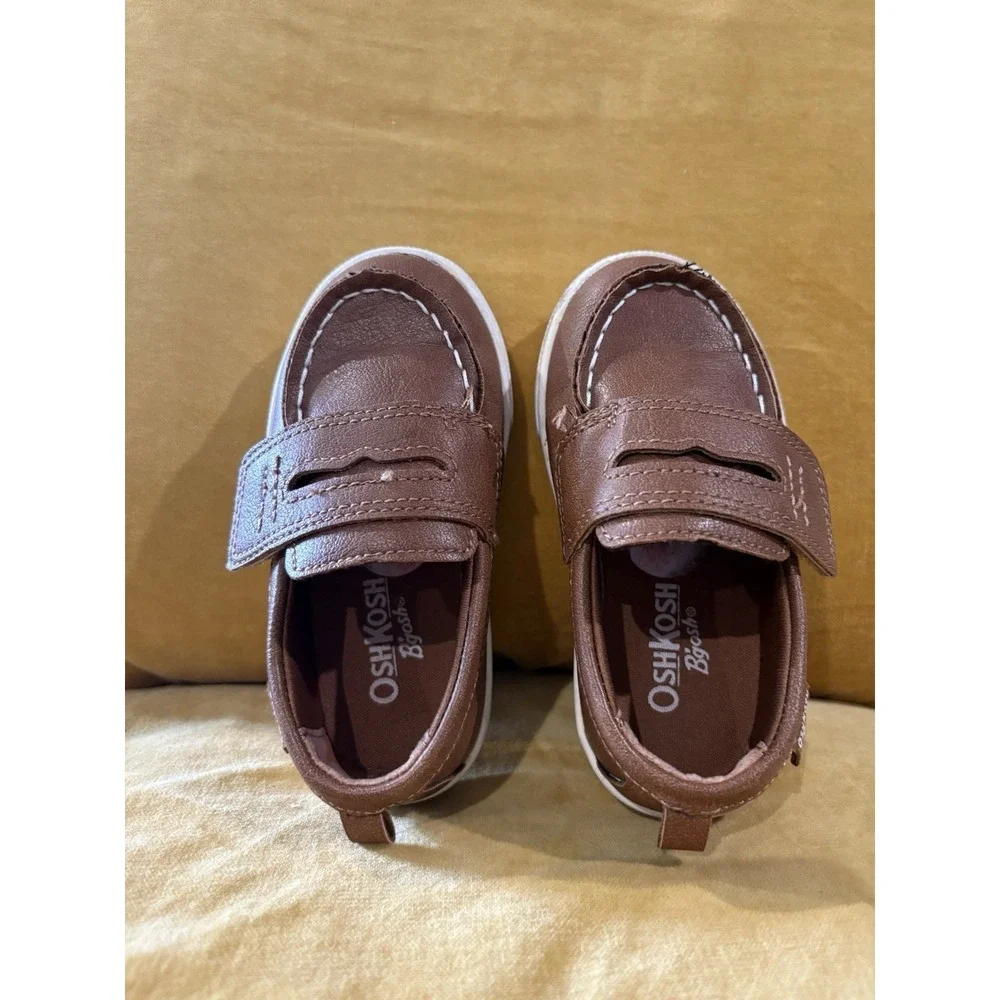 Oshkosh B'Gosh Sail hook and loop shoes Brown size 6